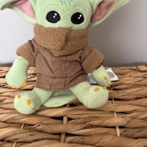 Baby Yoda shoulder magnetic plush